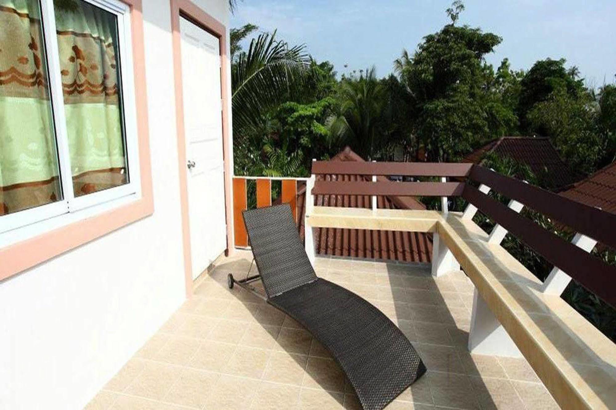 Just Chilling Home Ban Phang Phrao Exteriör bild